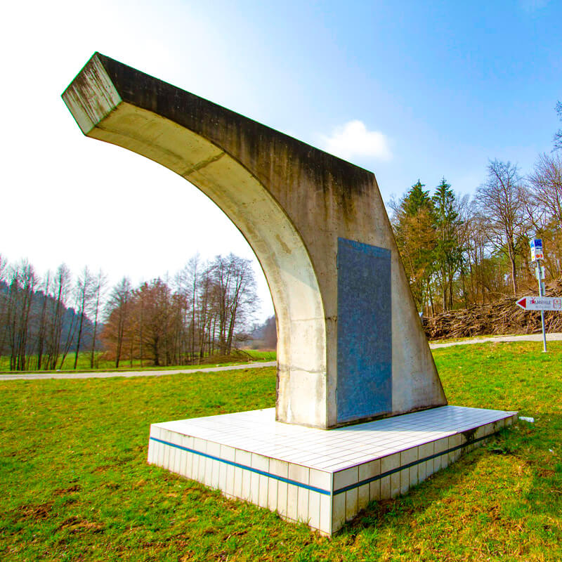 Skulptur ohne Titel (Kirnaubad) in Form eines Sprungturms 