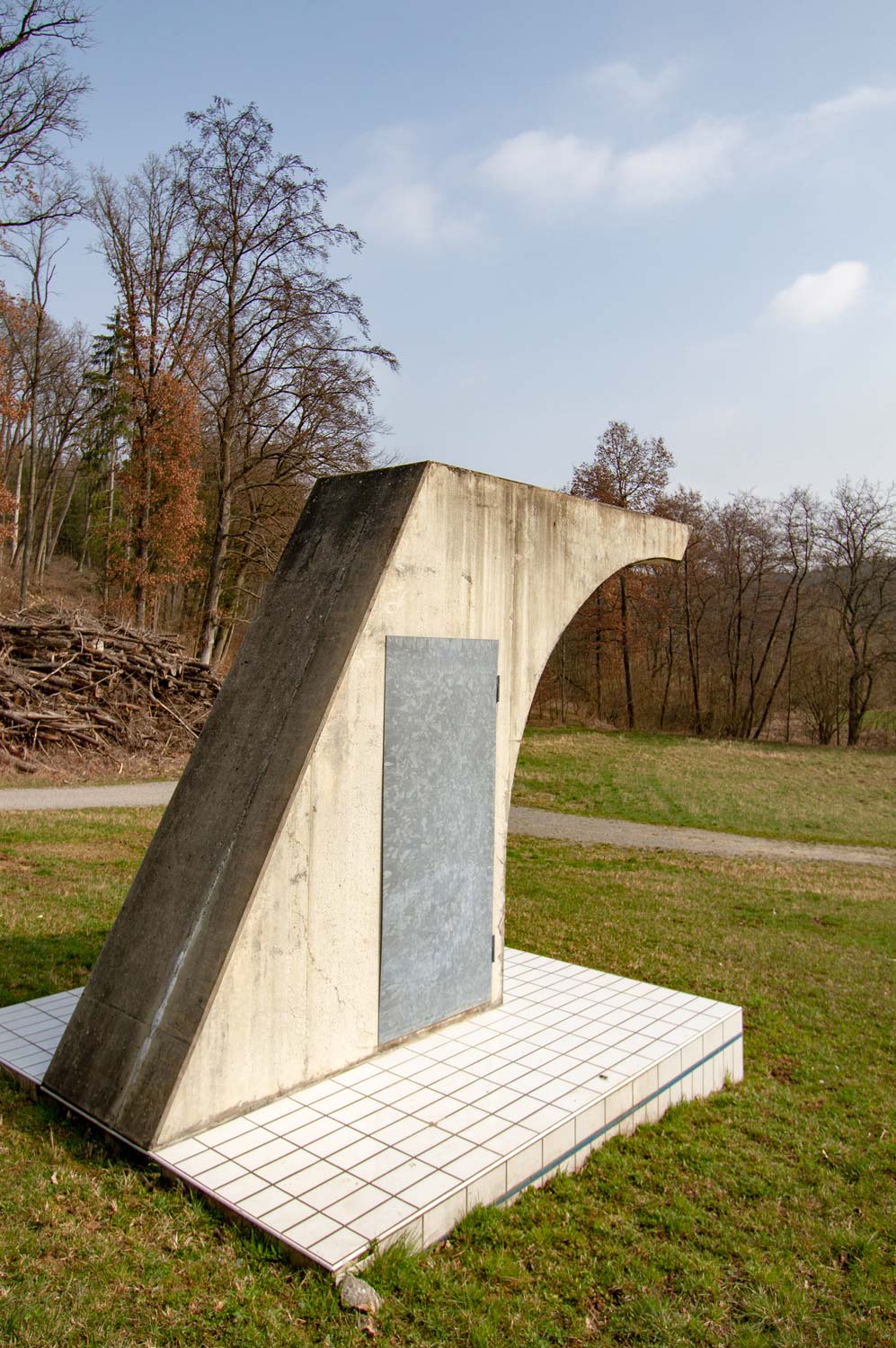 Skulptur seitlich von hinten