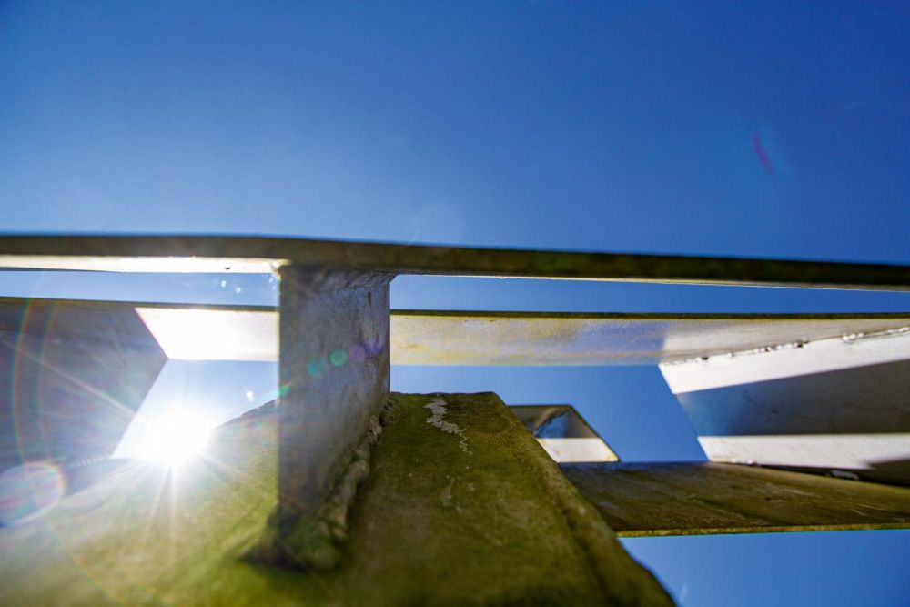 Sonne durch die Skulptur