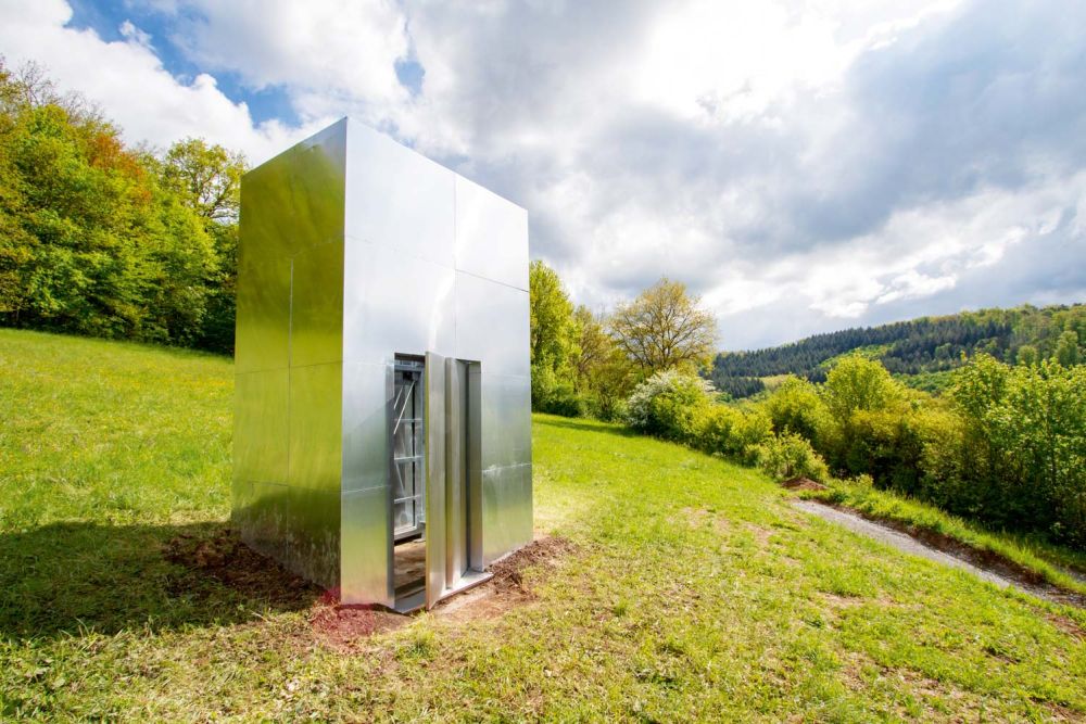 Spiegelnder Metall Fahrstuhl