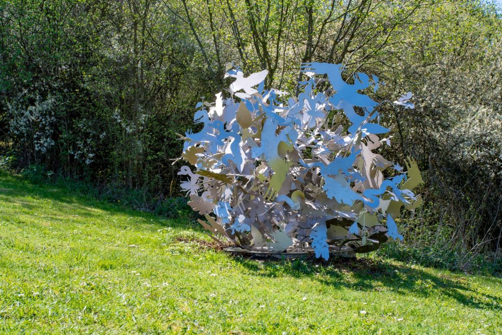 Kugel aus Metall Figuren der Flora und Fauna